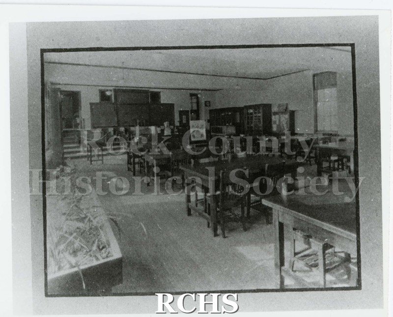Black and white photograph of the Janesville High School biology laboratory. Written on reverse: "Biology Laboratory 1924 Phoenix - pg. 18".