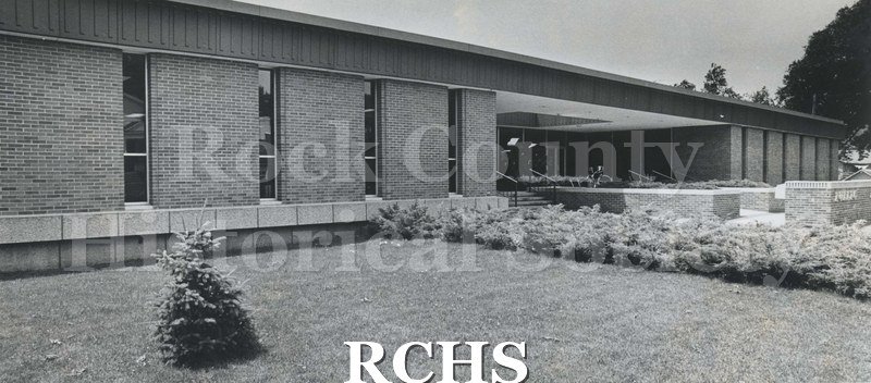 Black and white photograph of the Janesville Public Library from the front.