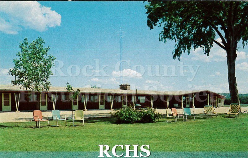 Postcard. color photo of the exterior of the Redwood Motel in Janesville. Postcard description reads: "At intersection City Route and Bypass U.S. 14.