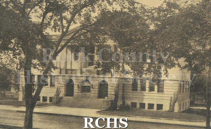 Postcard. Black and white photograph of the exterior of the Carnegie Library in Janesville.