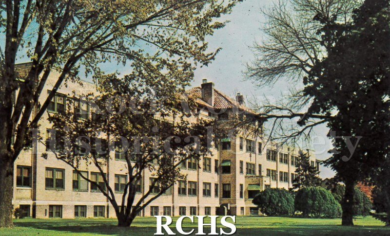 Postcard. color photo of Pinehurst Sanatorium in Janesville.