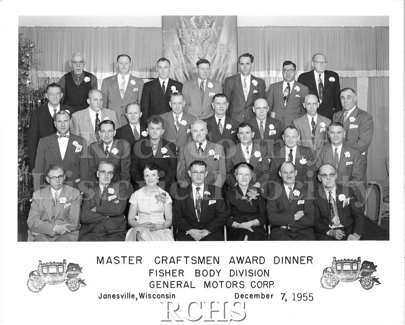 Black and white photograph of the attendees of the Fisher Body Master Craftsmen Award Dinner, 1955. 29 people are pictured in four rows.