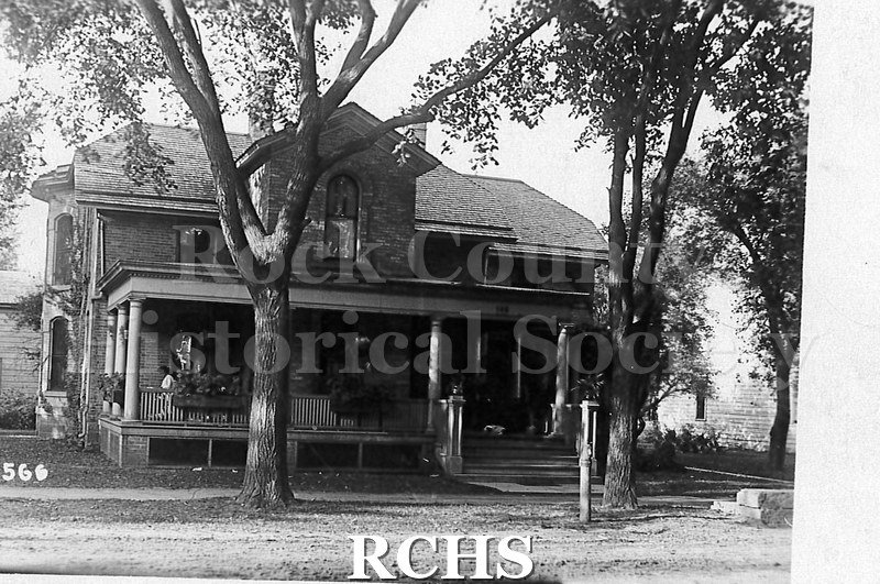 Postcard. Black and white photograph of the James Shearer residence at 1118 Mineral Point Avenue in Janesville.