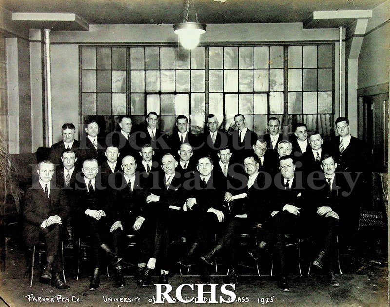 Black and white photograph of the Parker Pen Co. University of Wisconsin Extension Division Class, 1925.