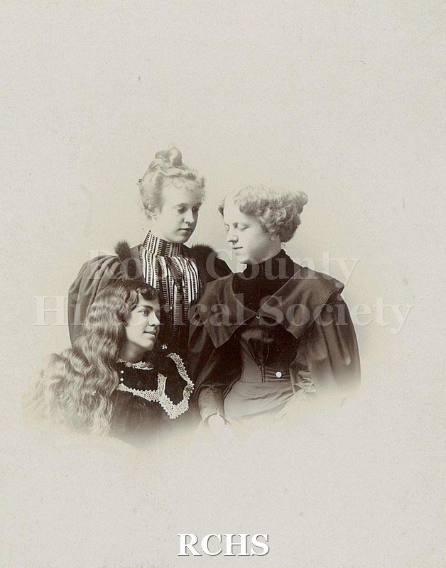 Black and white photograph of Eloise Palmer, Beth Palmer and May Felton. Woman at upper right appears to be standing.