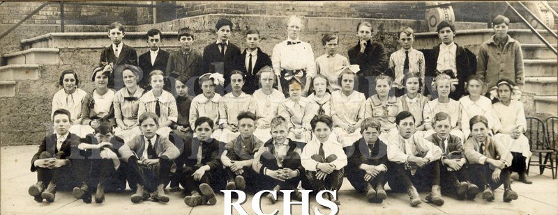 Black and white photograph of Jefferson School, Janesville, Wis. 6th Grade c. 1912.