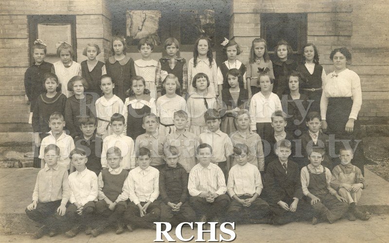 Black and white photograph of the fourth grade of the Evansville Elementary School with their teacher.