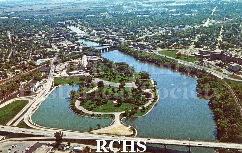 3 1/2 x 5 1/2". Front has picture of Traxler Park from ariel view. Also in picture Memorial bridge & Veterans Memorial. Sunny day. Green trees.