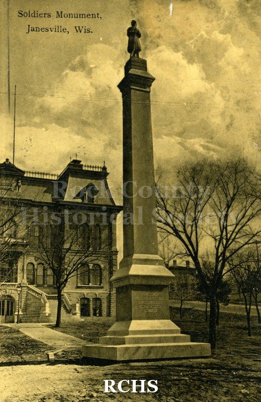 Postcard. Black and white photograph of the Soldier's Monument in Courthouse Park. Postmarked 7 November 1907 and addressed to Florence McLay of Milton.