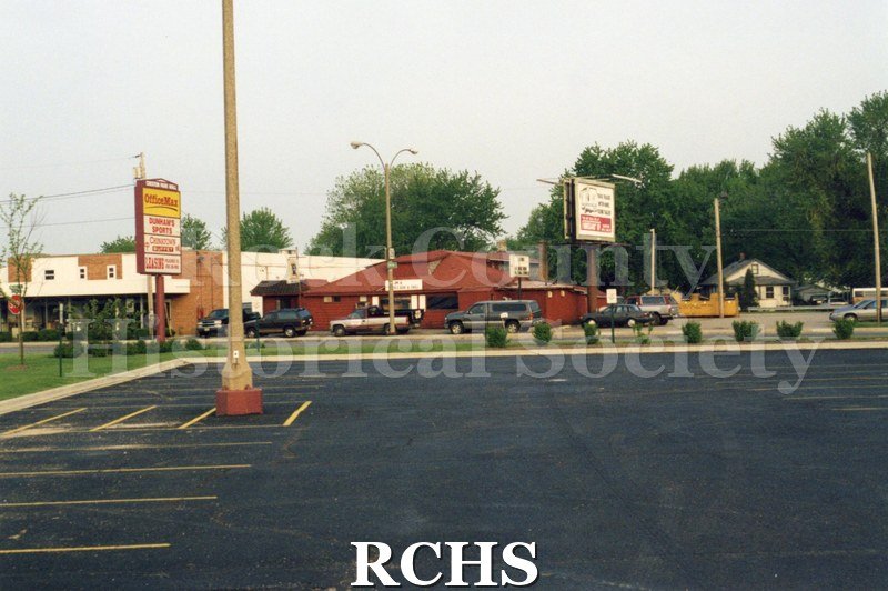 Color photo of Slick's Bar, Milton Avenue. Bar owned by Dean Richards and Jim Comstock. Leased from Joe Adamany.