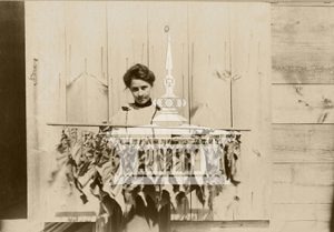 Historic Photo: Woman with tobacco leaves Heddles farm 1903_retouched_sm_wm